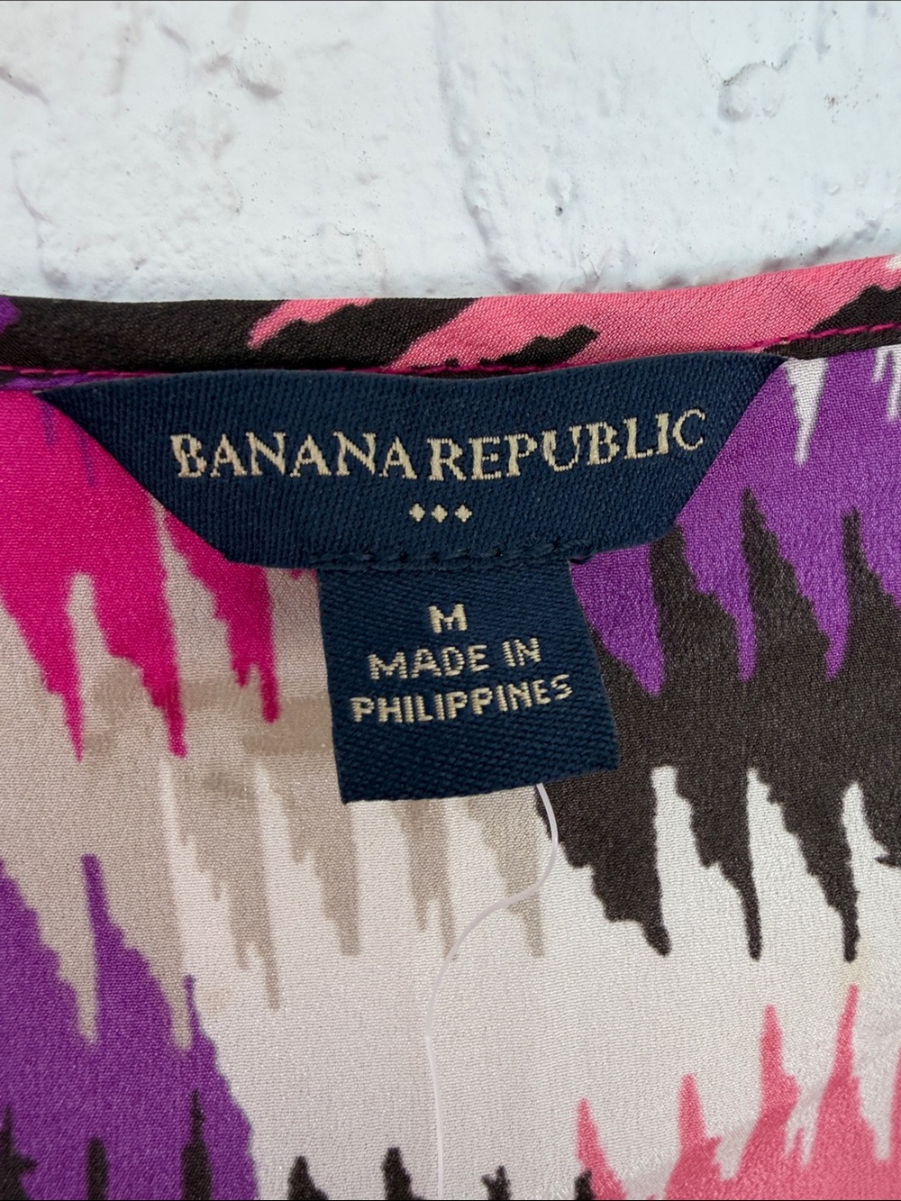 Banana Republic Sleeveless Ruffle-Neck Camisole in Pink, Purple & Cream size M - Picture 2 of 9